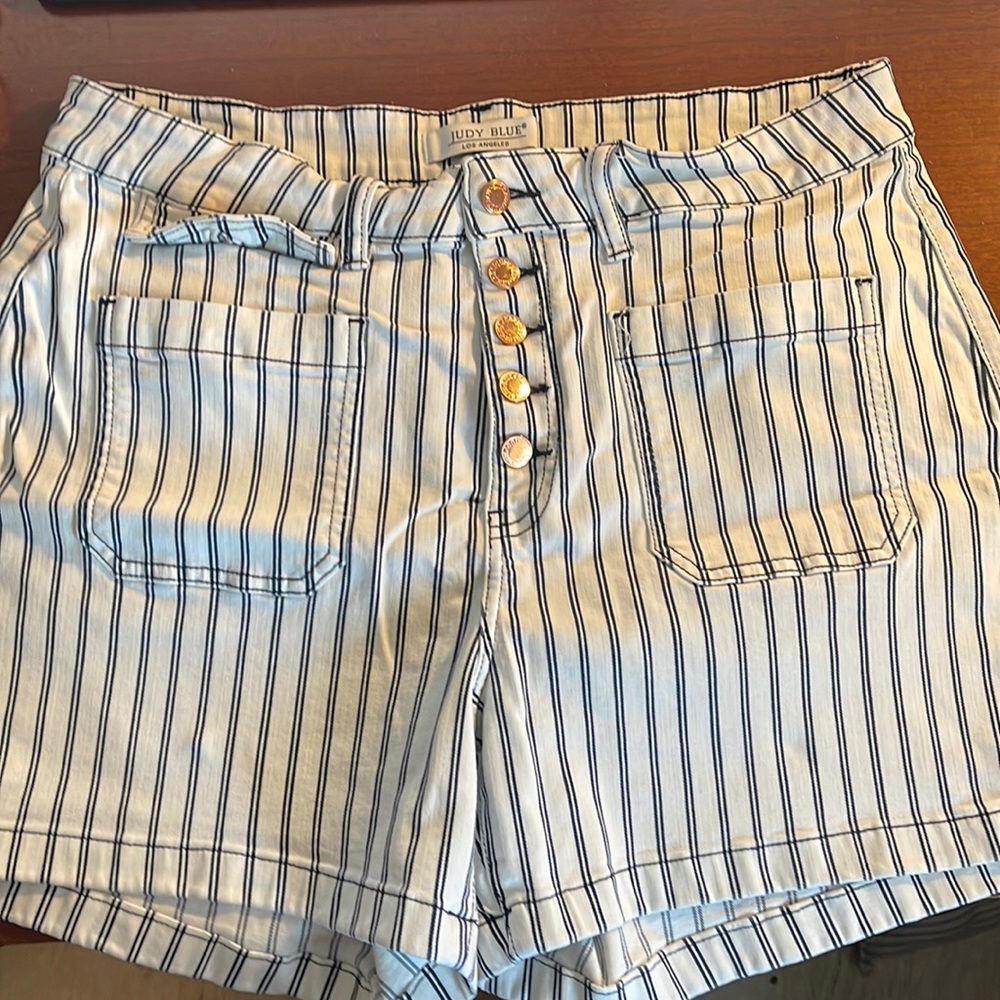 Judy Blue 2xl blue and white striped shorts